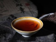 2008年的老班章普洱茶餅生茶缺了一塊值錢嗎？